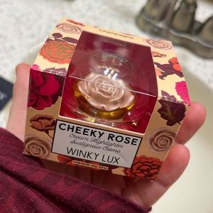 NEW Winky Lux Cheeky Rose Highlighter - Champagne